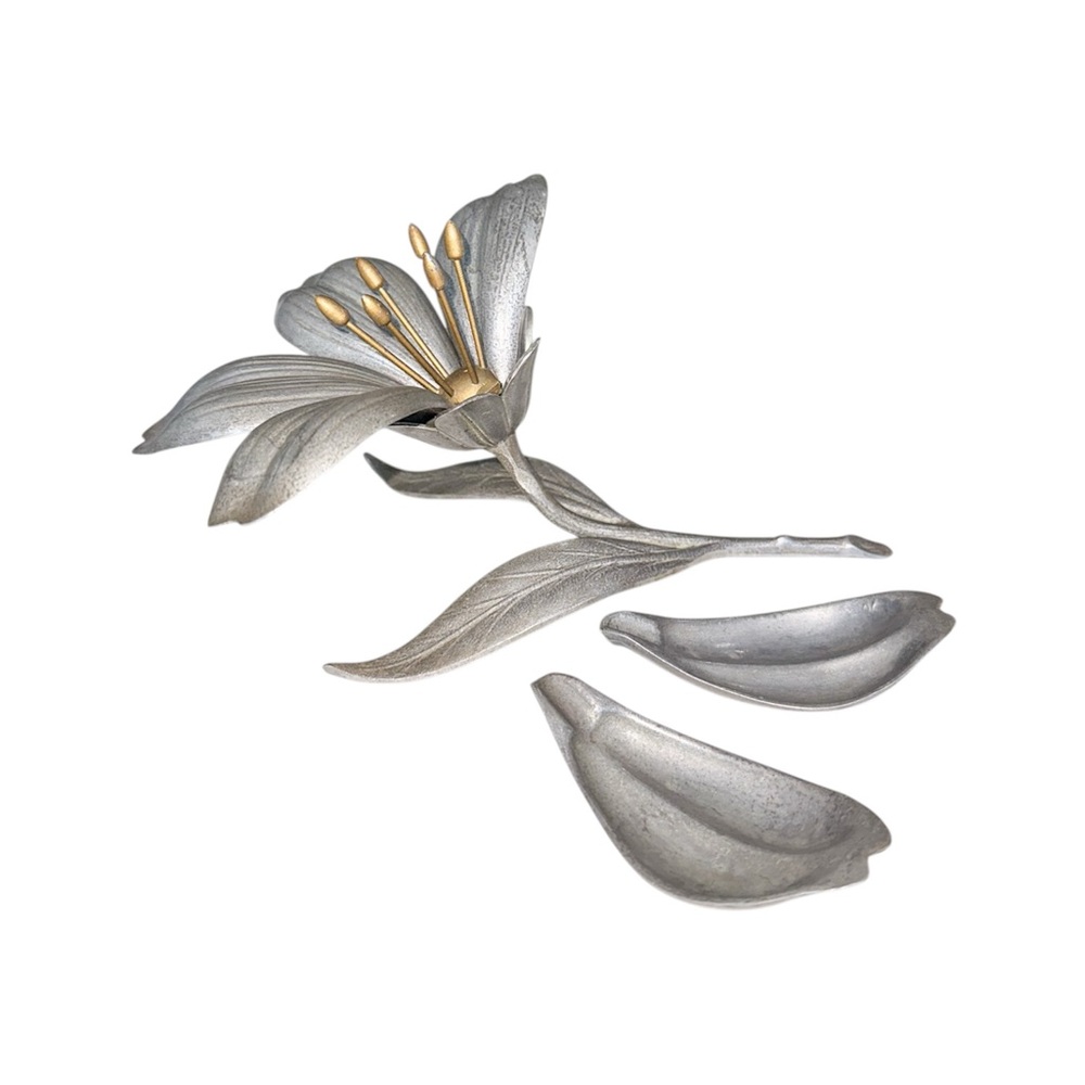 Vintage Lilly Flower Petal Ashtray
